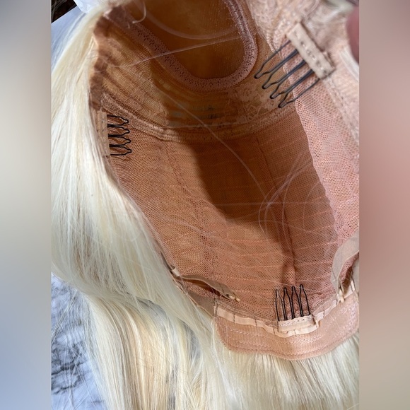 Closure front Mesh 32 Inch Light Blonde Long Wig - Picture 4 of 8